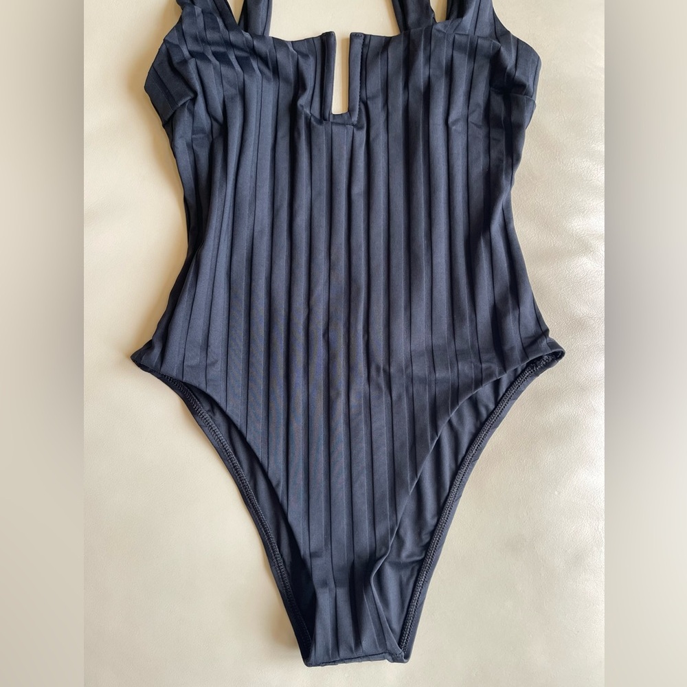 Vitamin A Ursula U-Wire Rib One-Piece Swimsuit in Black Superib; Size: Small - Picture 7 of 12